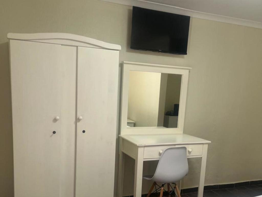Karee Guesthouse Тхабазимби Номер фото